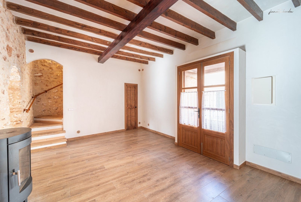 Casa de pueblo renovada de 223 m² con gran terraza en alquiler en Es Llombards