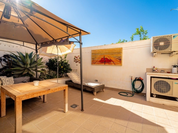 Casa adosada en alquiler en Ses Salines con terraza y chimenea