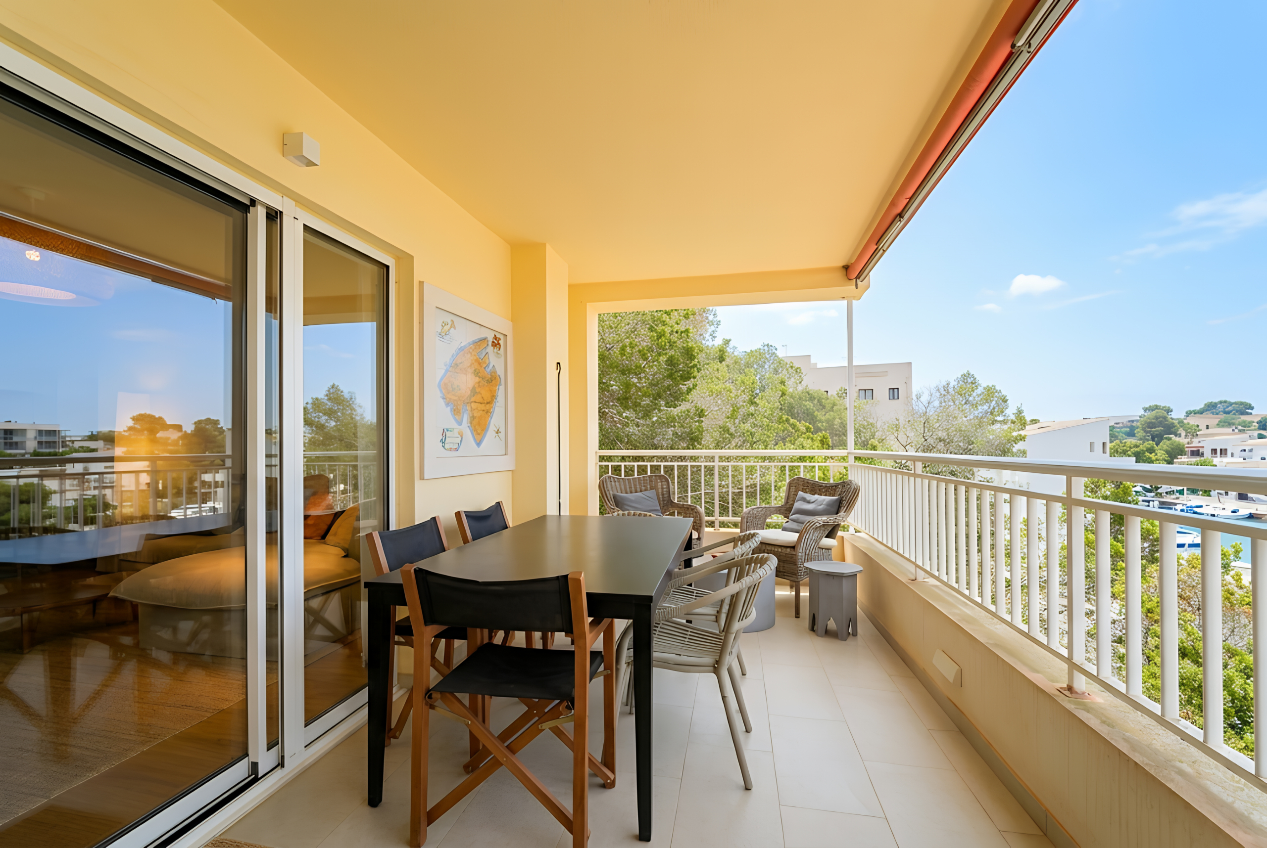 Piso reformado con terraza y vistas al mar en Portopetro
