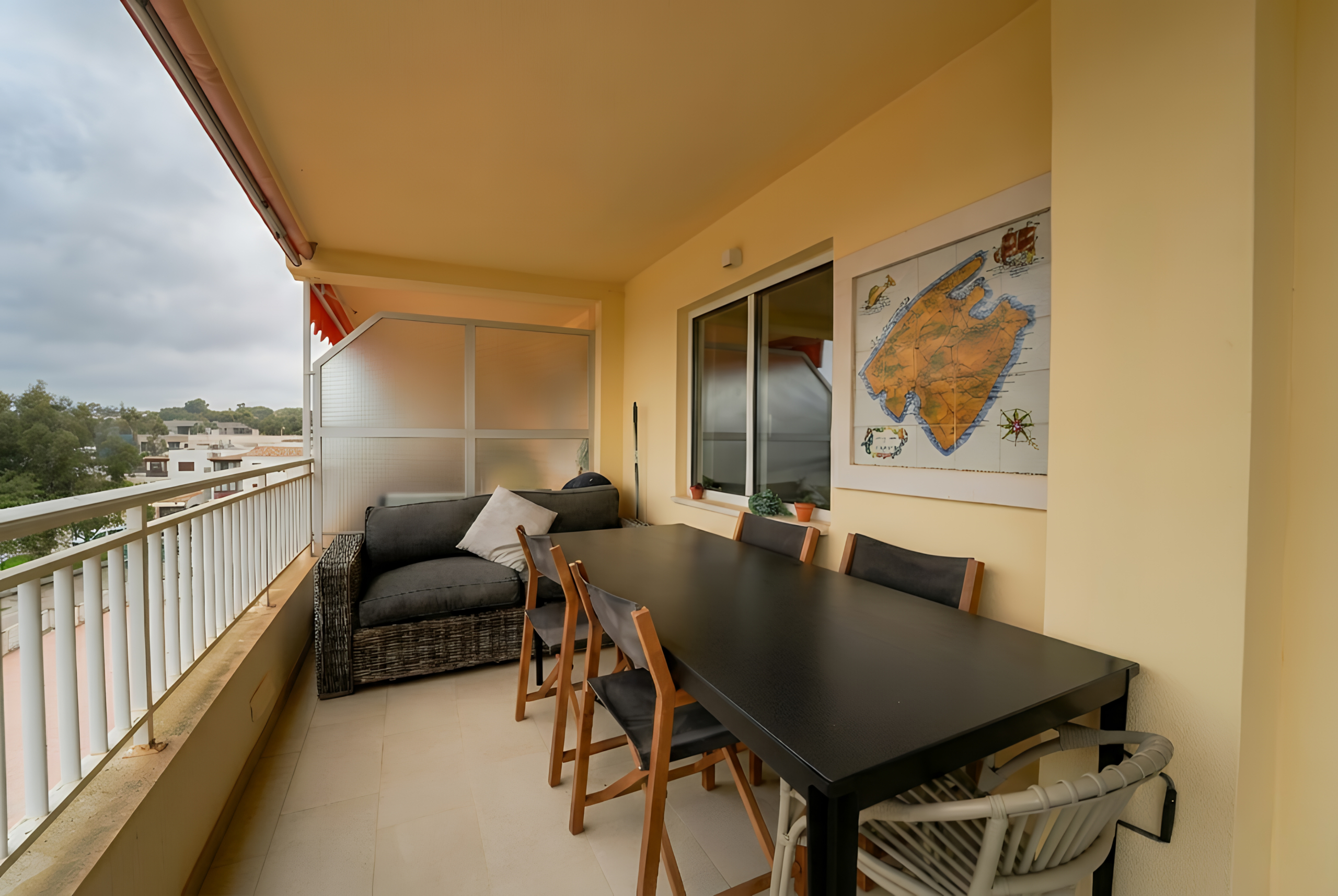 Piso reformado con terraza y vistas al mar en Portopetro