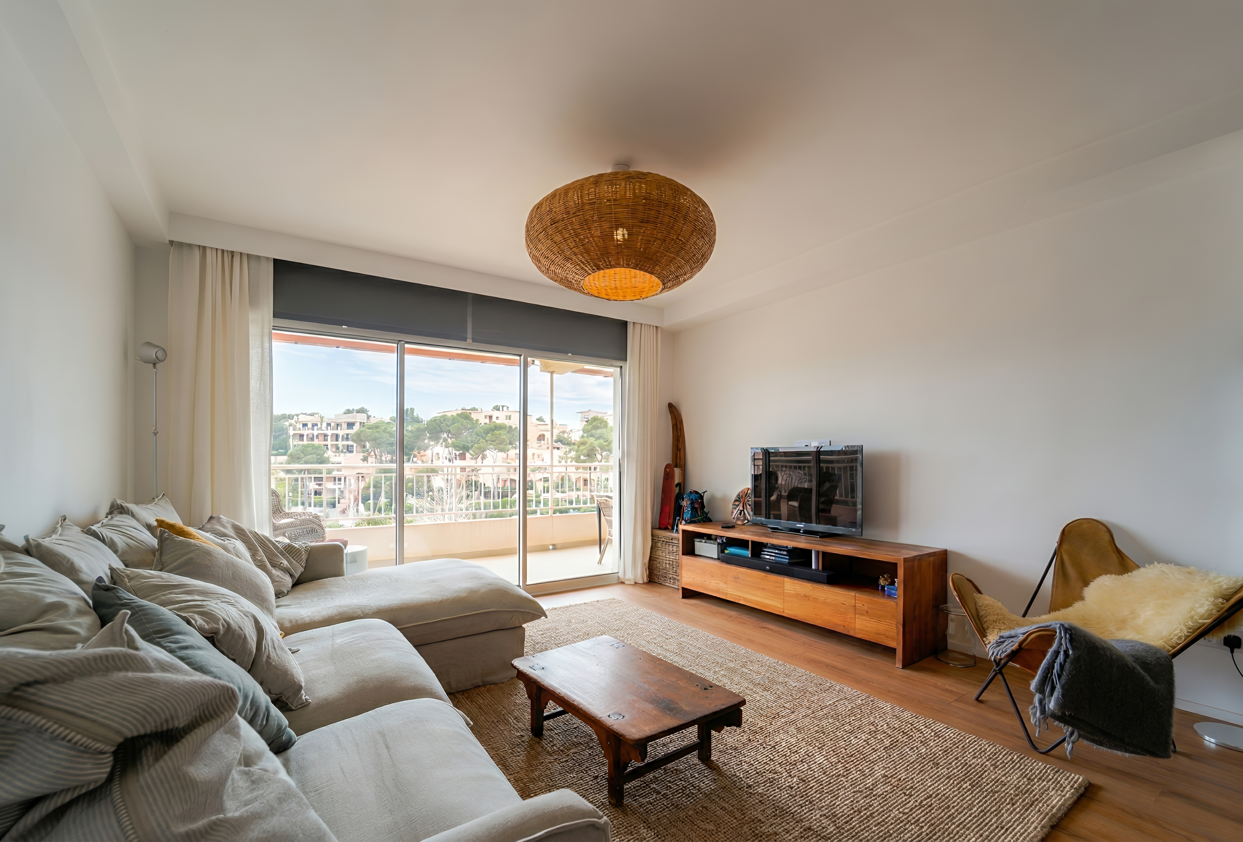 Piso reformado con terraza y vistas al mar en Portopetro