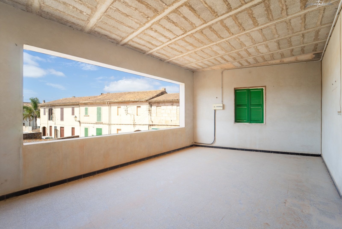 Dreigeschossiges Eckhaus mit Aussicht in Ses Salines