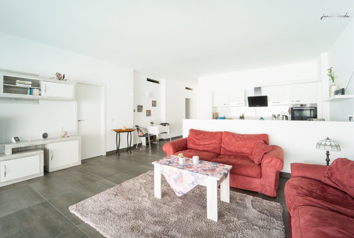 Casa de pueblo con piscina en Campos — 240 m², 5 dormitorios, dos plantas independientes