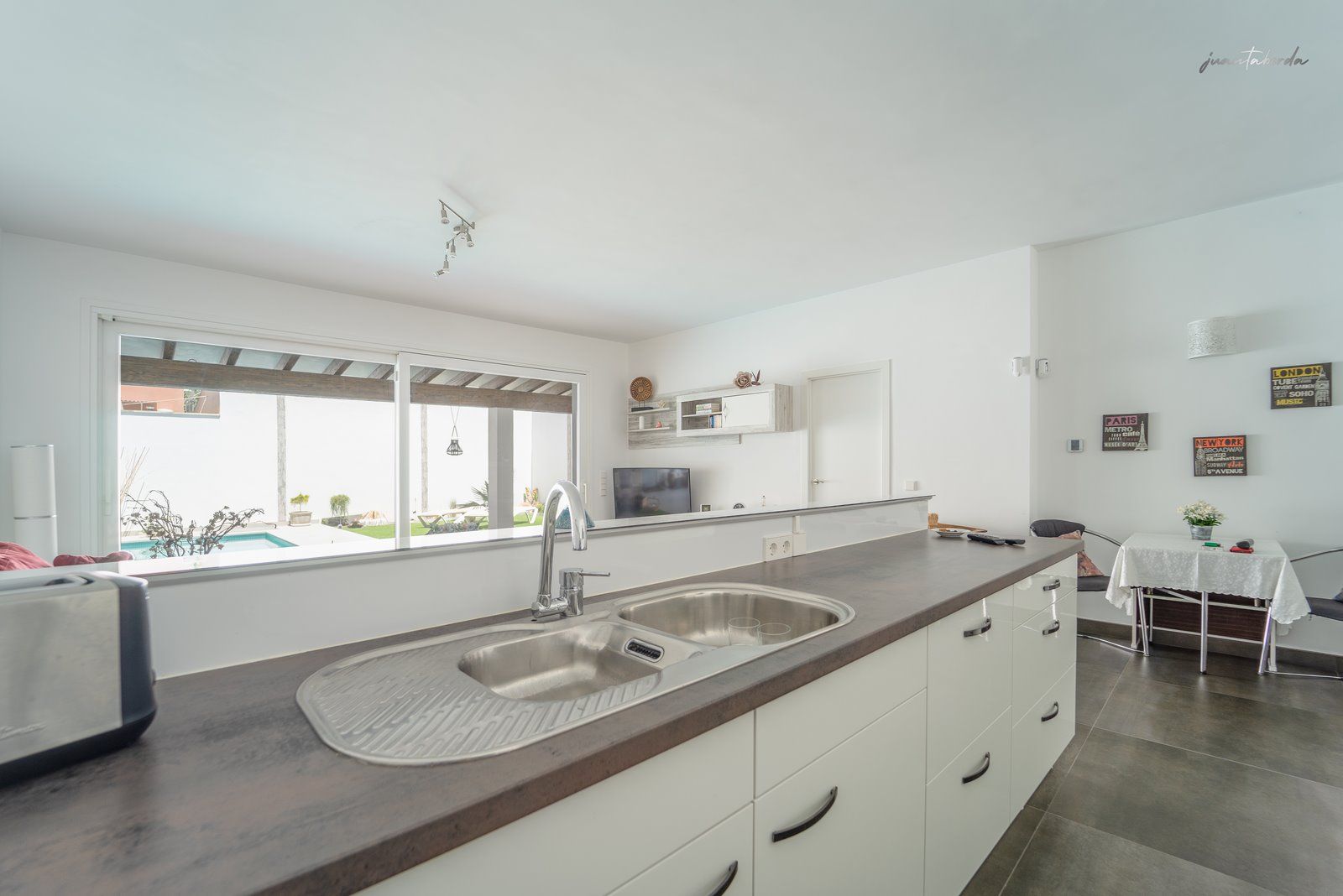 Casa de pueblo con piscina en Campos — 240 m², 5 dormitorios, dos plantas independientes