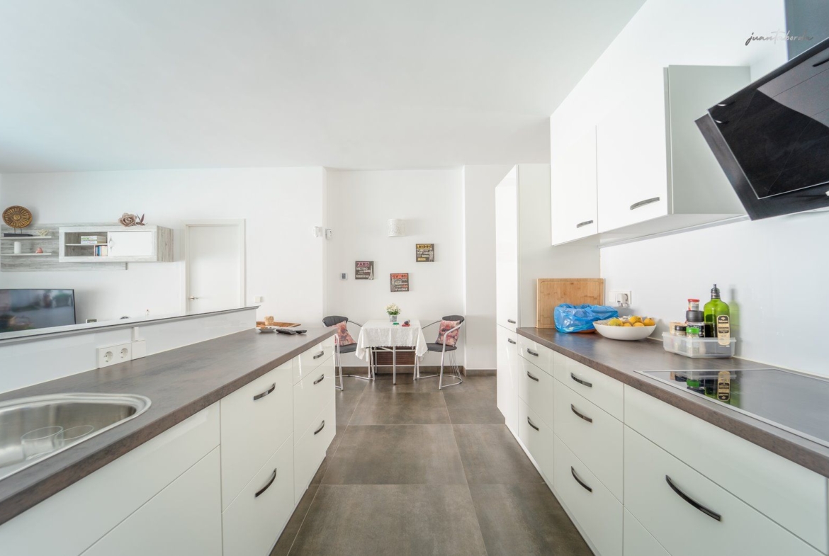 Casa de pueblo con piscina en Campos — 240 m², 5 dormitorios, dos plantas independientes