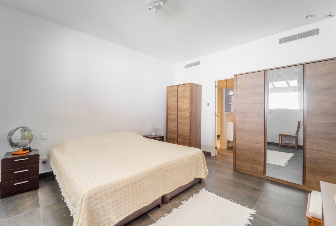 Casa de pueblo con piscina en Campos — 240 m², 5 dormitorios, dos plantas independientes