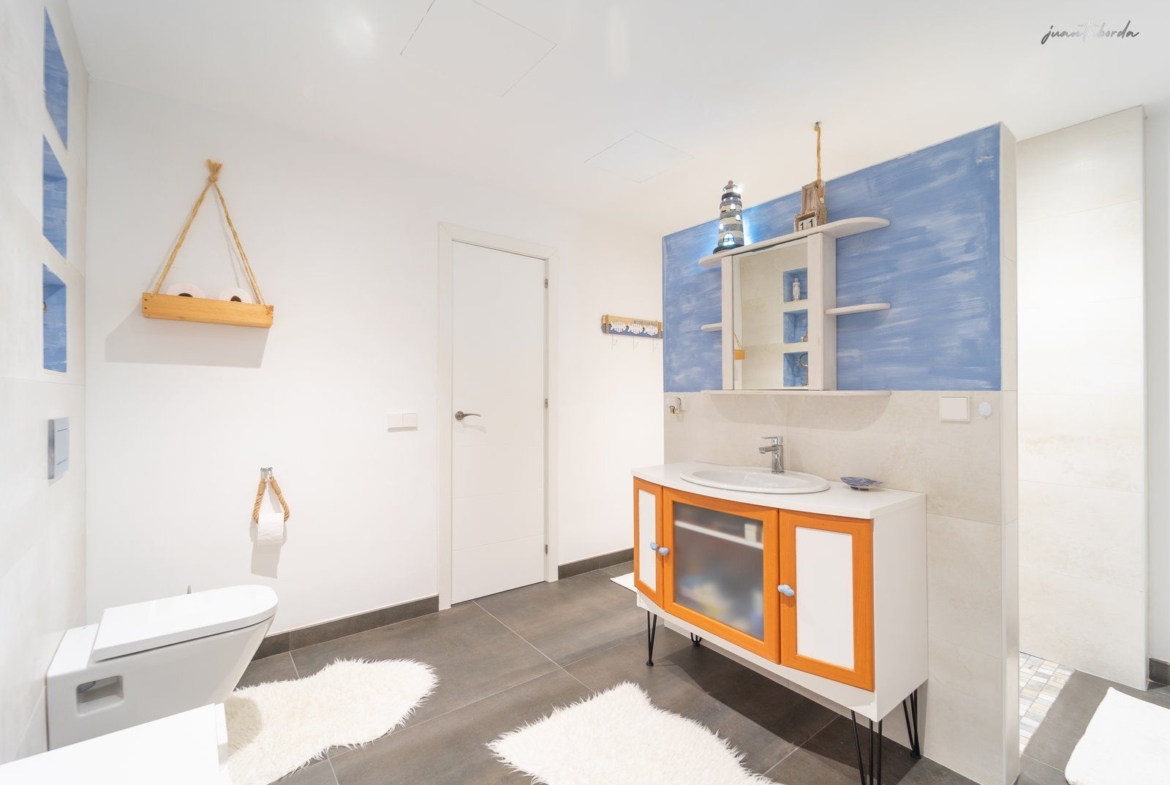 Casa de pueblo con piscina en Campos — 240 m², 5 dormitorios, dos plantas independientes
