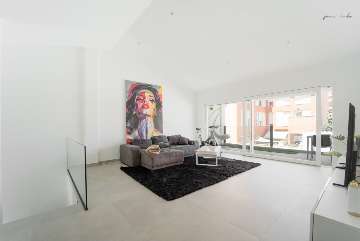 Casa de pueblo con piscina en Campos — 240 m², 5 dormitorios, dos plantas independientes