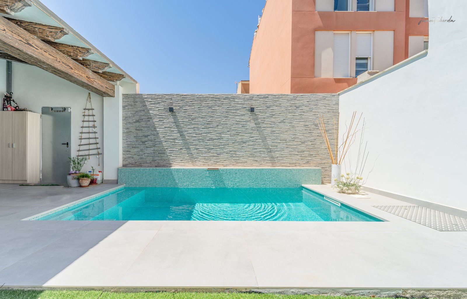 Casa de pueblo con piscina en Campos — 240 m², 5 dormitorios, dos plantas independientes
