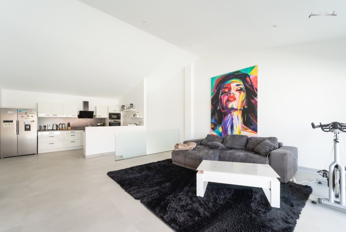 Casa de pueblo con piscina en Campos — 240 m², 5 dormitorios, dos plantas independientes