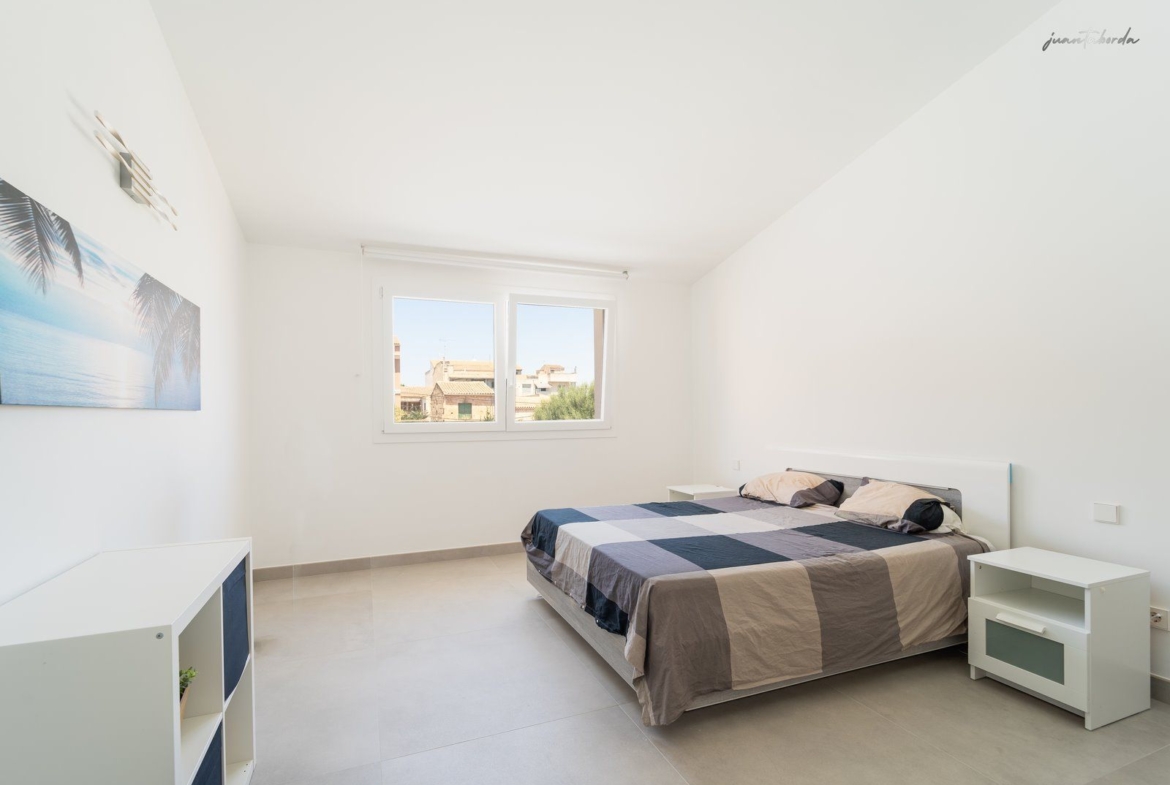 Casa de pueblo con piscina en Campos — 240 m², 5 dormitorios, dos plantas independientes