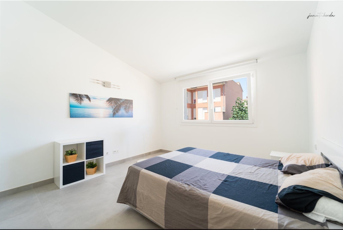 Casa de pueblo con piscina en Campos — 240 m², 5 dormitorios, dos plantas independientes