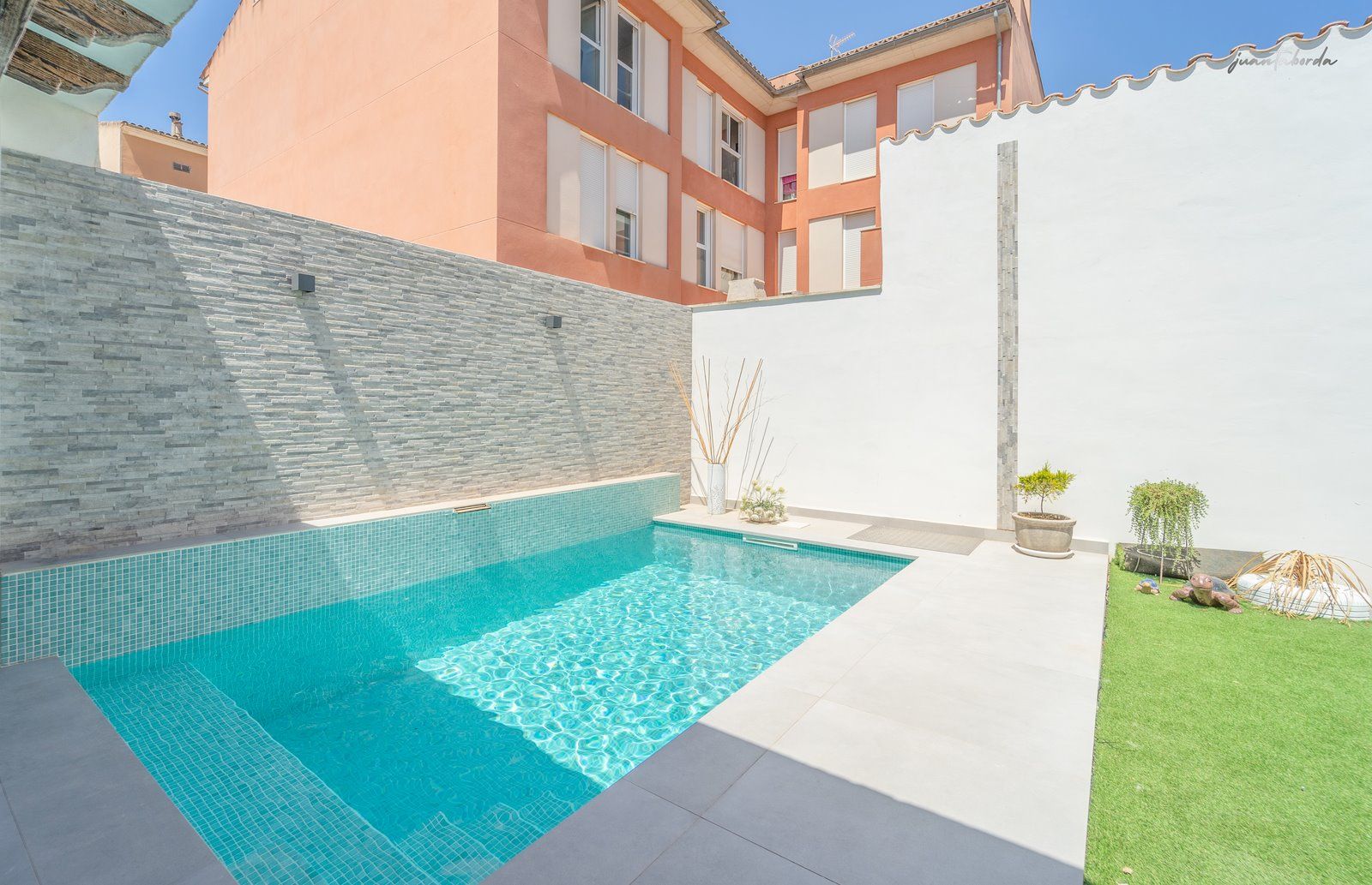 Casa de pueblo con piscina en Campos — 240 m², 5 dormitorios, dos plantas independientes