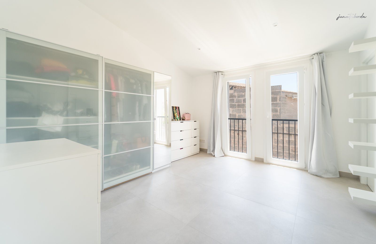 Casa de pueblo con piscina en Campos — 240 m², 5 dormitorios, dos plantas independientes