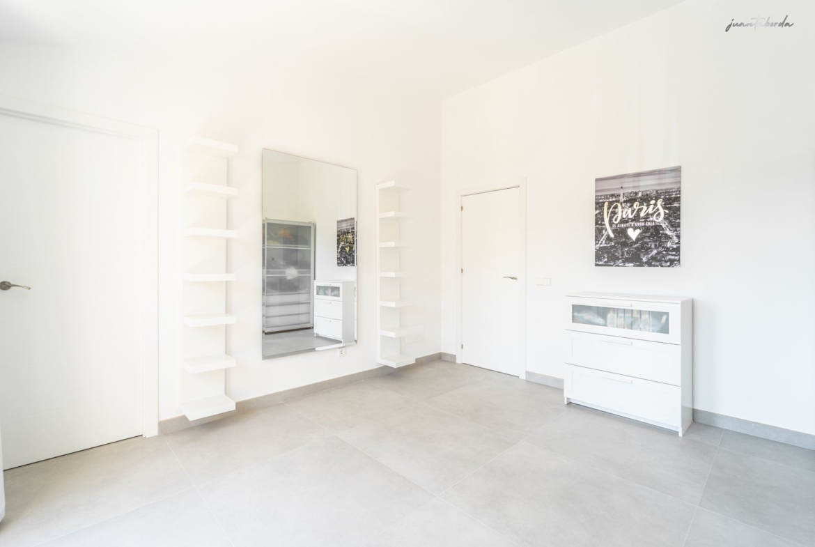Casa de pueblo con piscina en Campos — 240 m², 5 dormitorios, dos plantas independientes