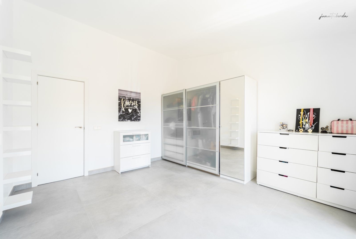 Casa de pueblo con piscina en Campos — 240 m², 5 dormitorios, dos plantas independientes