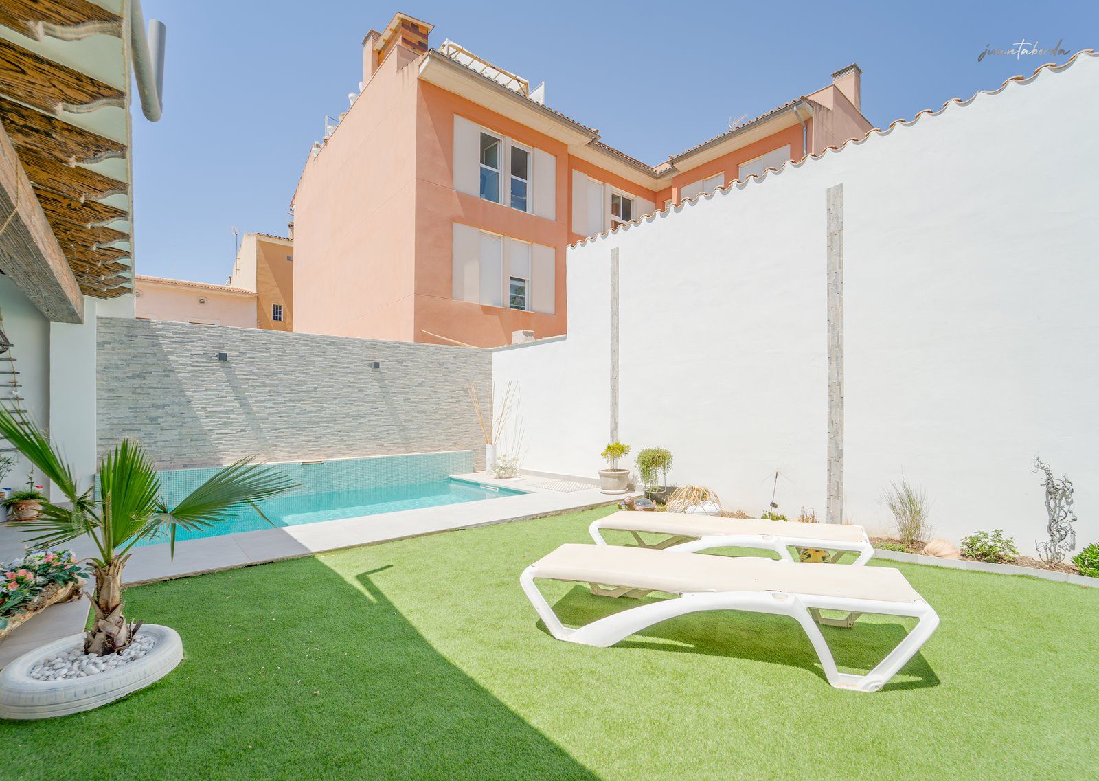 Casa de pueblo con piscina en Campos — 240 m², 5 dormitorios, dos plantas independientes
