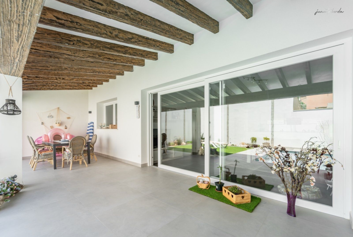 Casa de pueblo con piscina en Campos — 240 m², 5 dormitorios, dos plantas independientes