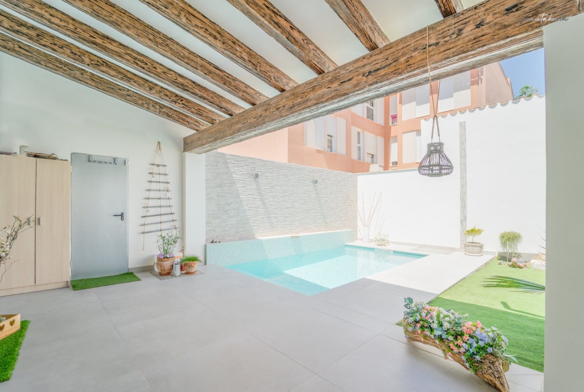 Casa de pueblo con piscina en Campos — 240 m², 5 dormitorios, dos plantas independientes