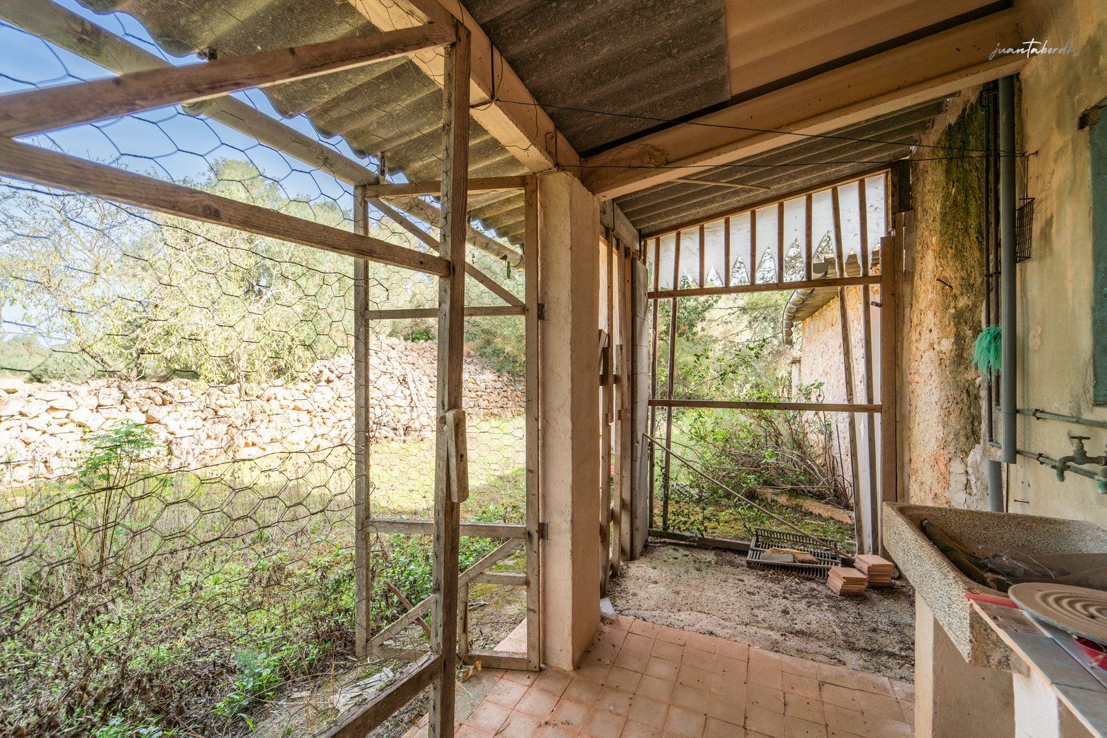 1303-Casa-de-campo-en-venta-junto-a-Campos_-13-Copiar.jpg Casa de campo a reformar en Campos con 14.000 m² de parcela