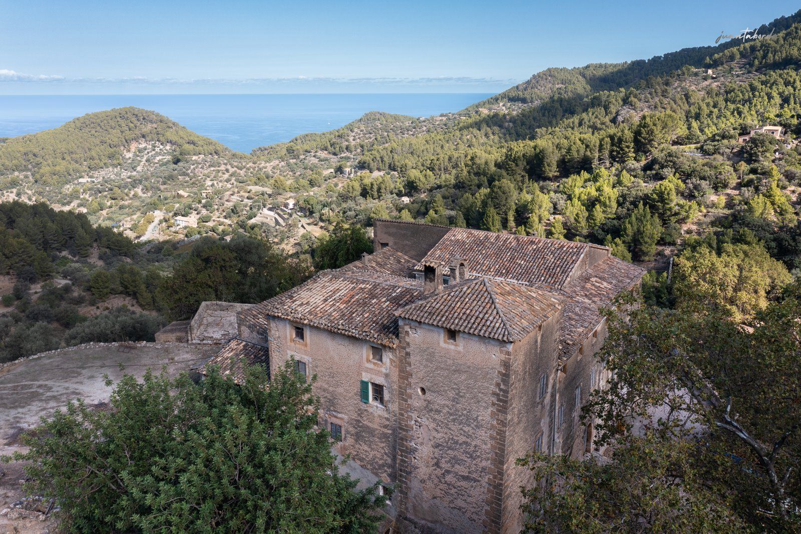 1304-Posesion-historica-en-venta-en-Mallorca-10-Copiar.jpg Posesión histórica con torre de defensa y 311 hectáreas con vistas al mar junto a Estellencs