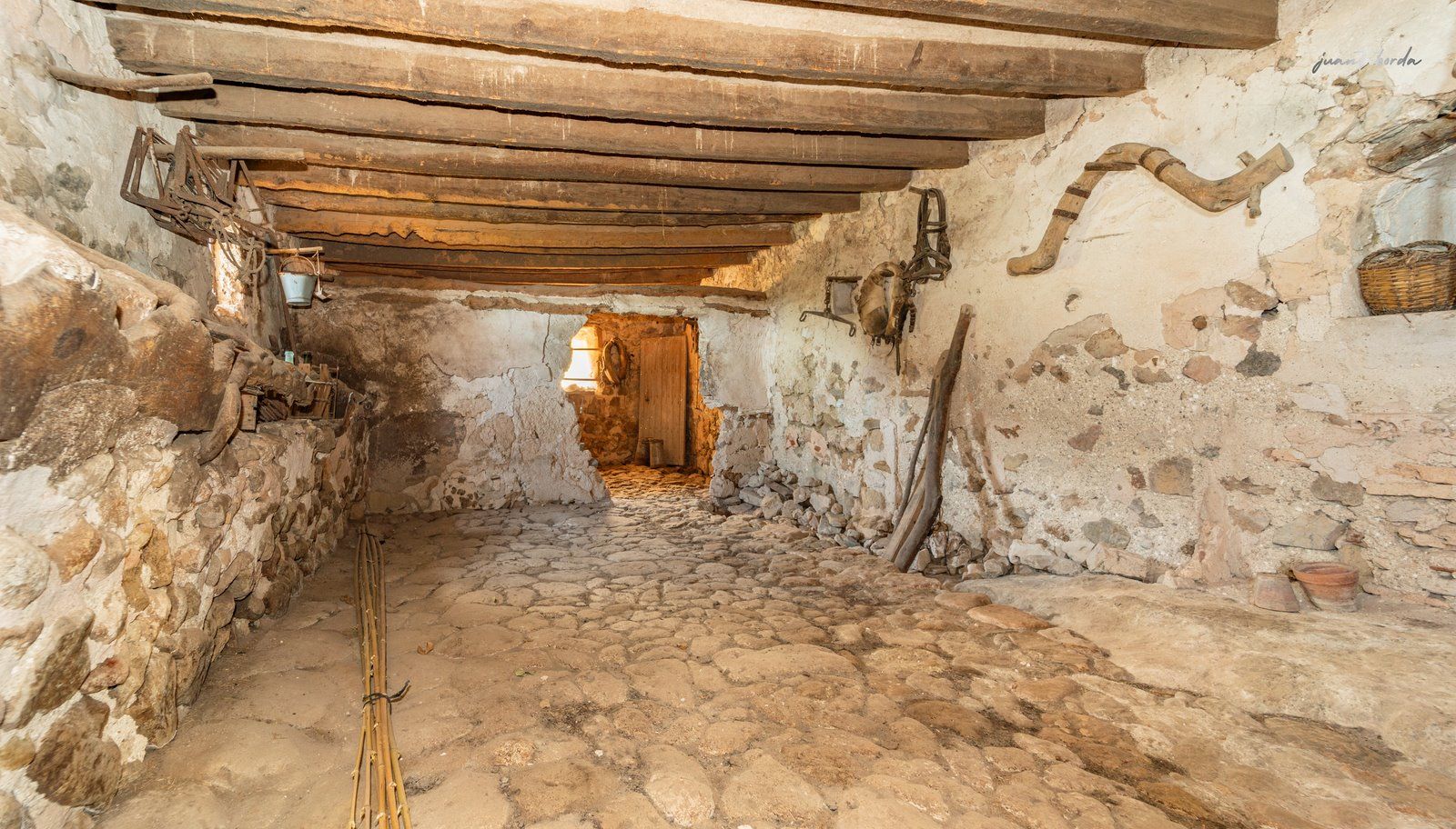1304-Posesion-historica-en-venta-en-Mallorca-15-Copiar.jpg Historic Estate with Defense Tower and 311 Hectares with Sea Views Near Estellencs