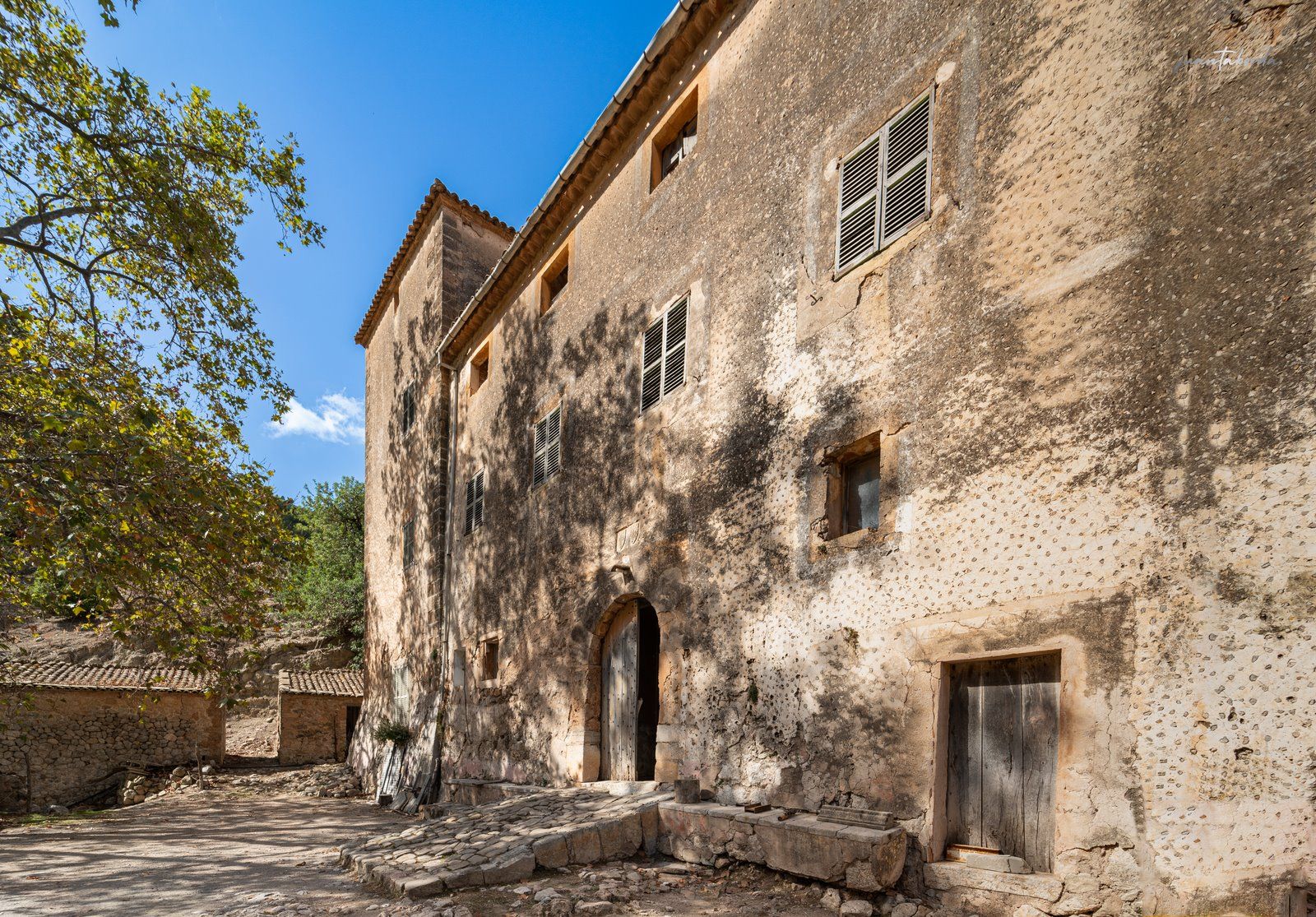1304-Posesion-historica-en-venta-en-Mallorca-24-Copiar.jpg Historic Estate with Defense Tower and 311 Hectares with Sea Views Near Estellencs
