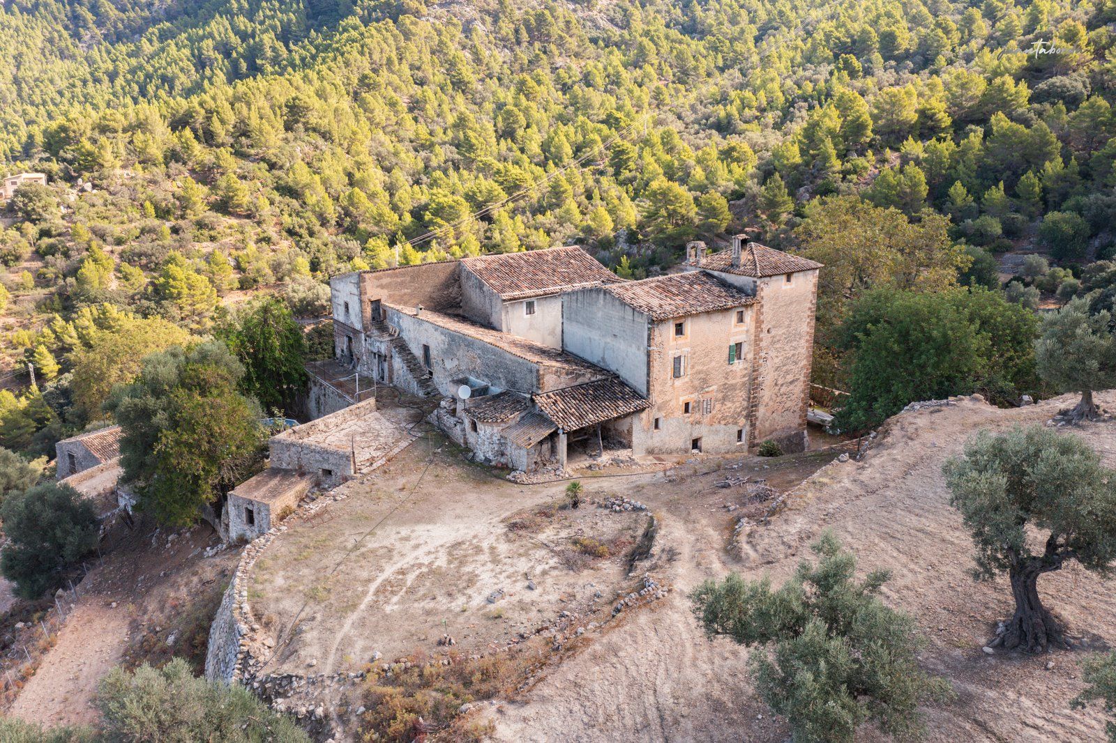 1304-Posesion-historica-en-venta-en-Mallorca-9-Copiar.jpg Historic Estate with Defense Tower and 311 Hectares with Sea Views Near Estellencs