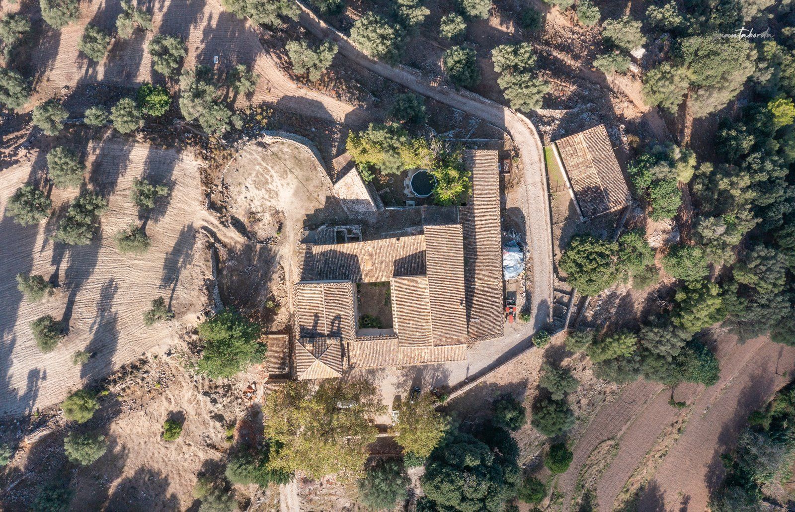1304-Posesion-historica-en-venta-en-Mallorca-Copiar.jpg Historic Estate with Defense Tower and 311 Hectares with Sea Views Near Estellencs