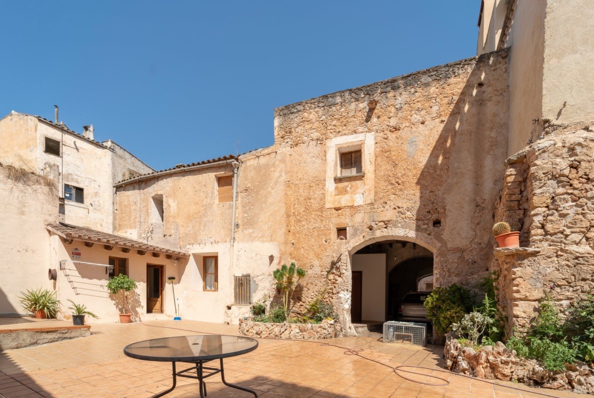 Townhouse for Rent in Felanitx | Terrace, 3 Beds, A/C