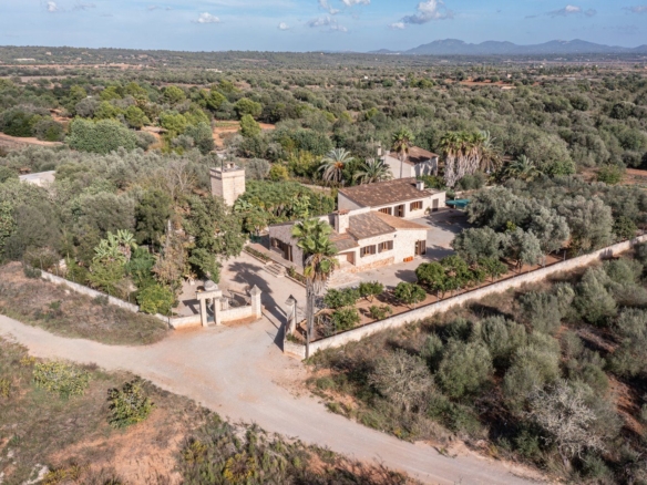 Casa de campo con piscina y casa de invitados en Campos