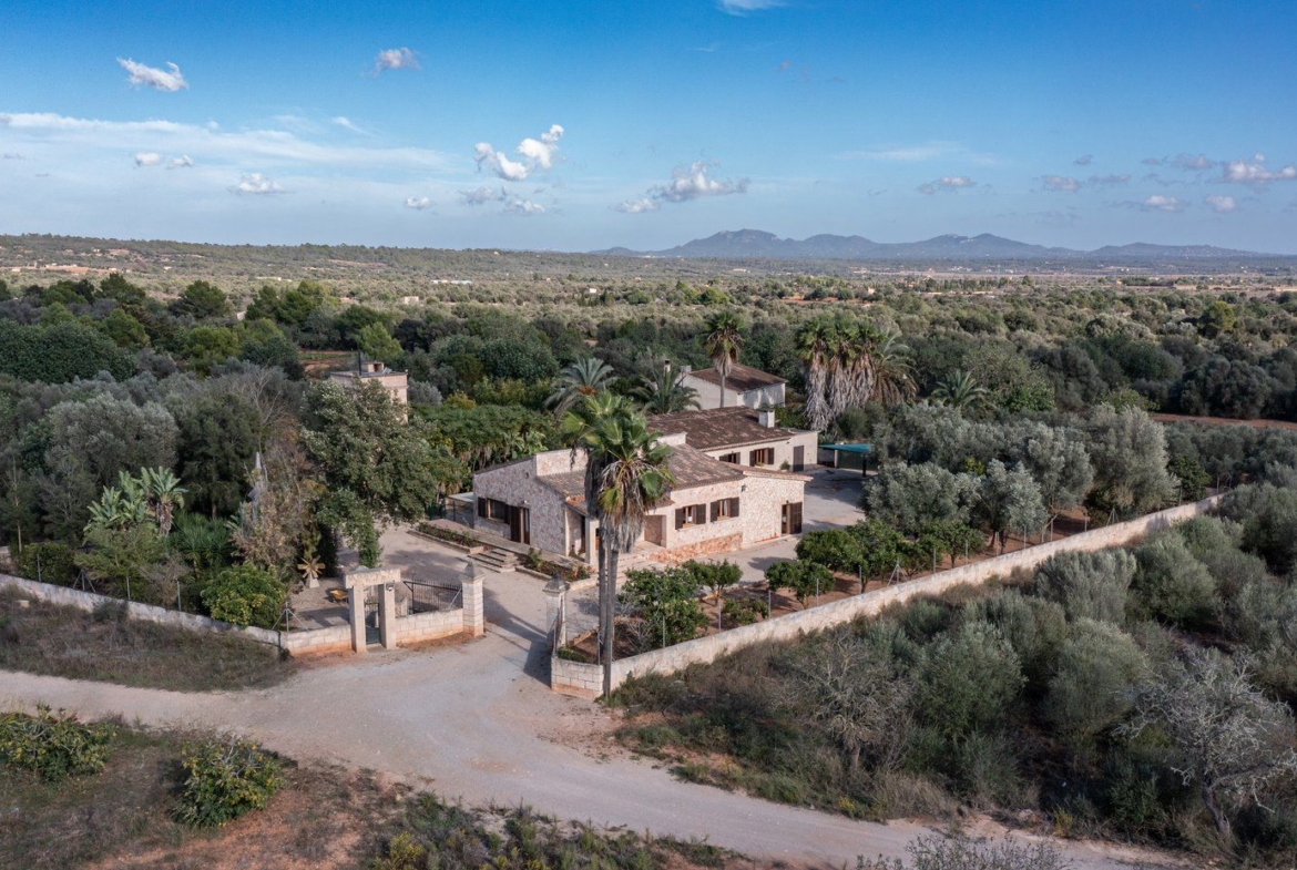 Casa de campo con piscina y casa de invitados en Campos