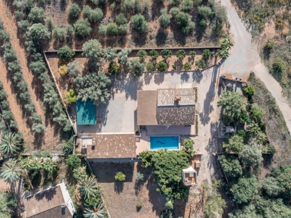 Casa de campo con piscina y casa de invitados en Campos