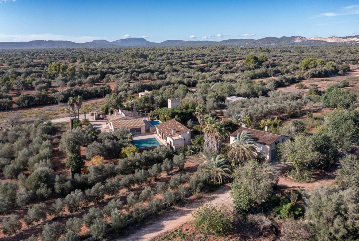 Casa de campo con piscina y casa de invitados en Campos