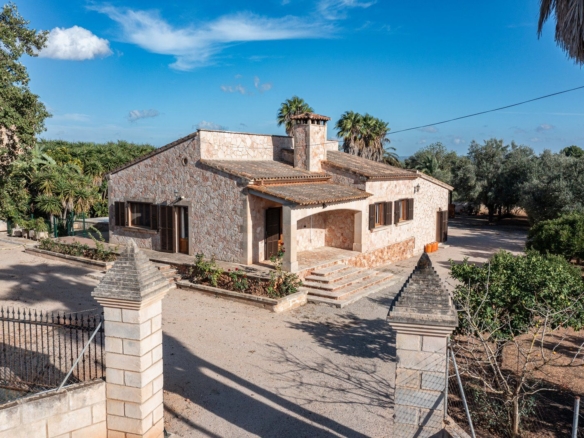 Casa de campo con piscina y casa de invitados en Campos