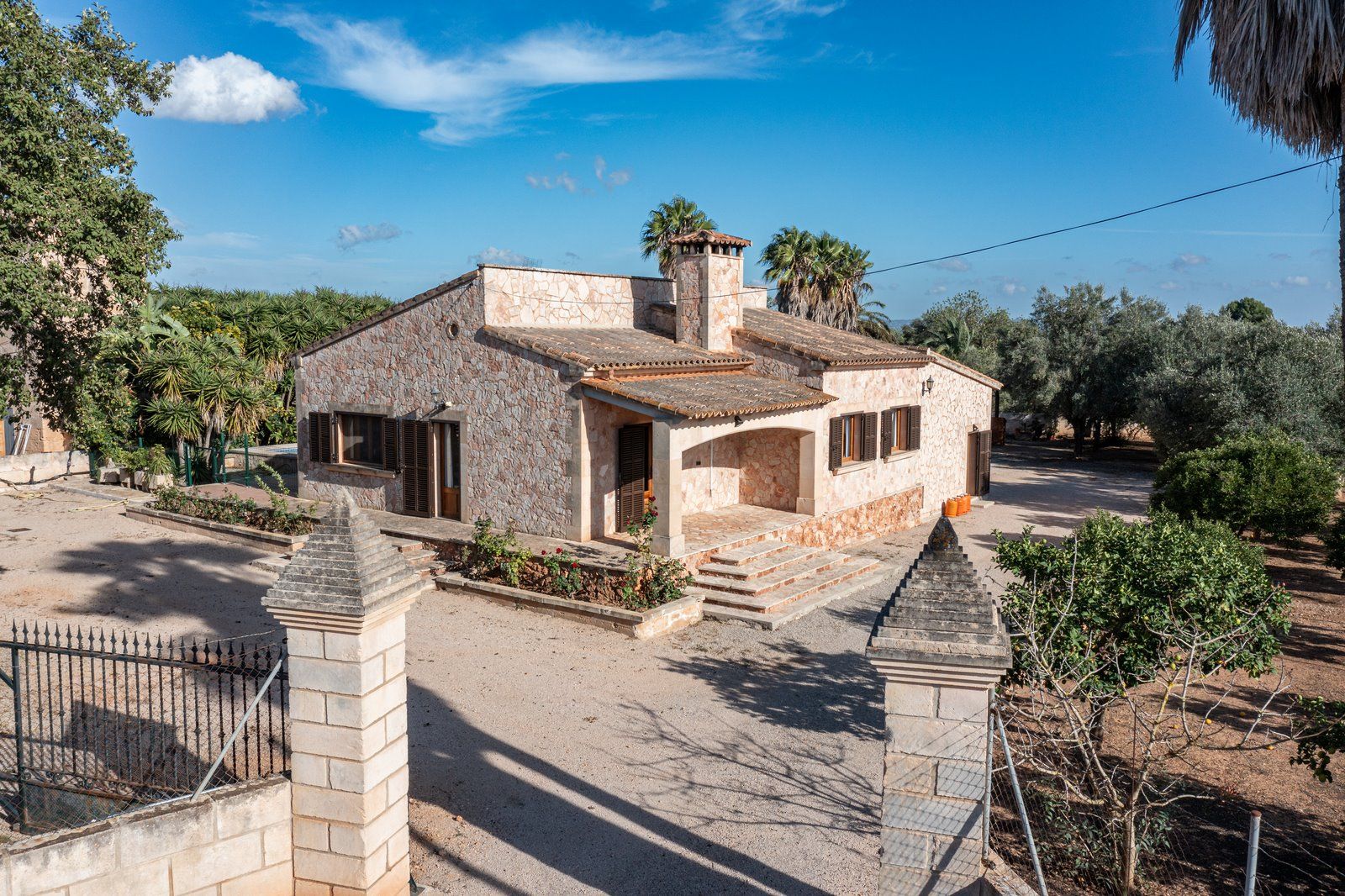 Casa de campo con piscina y casa de invitados en Campos