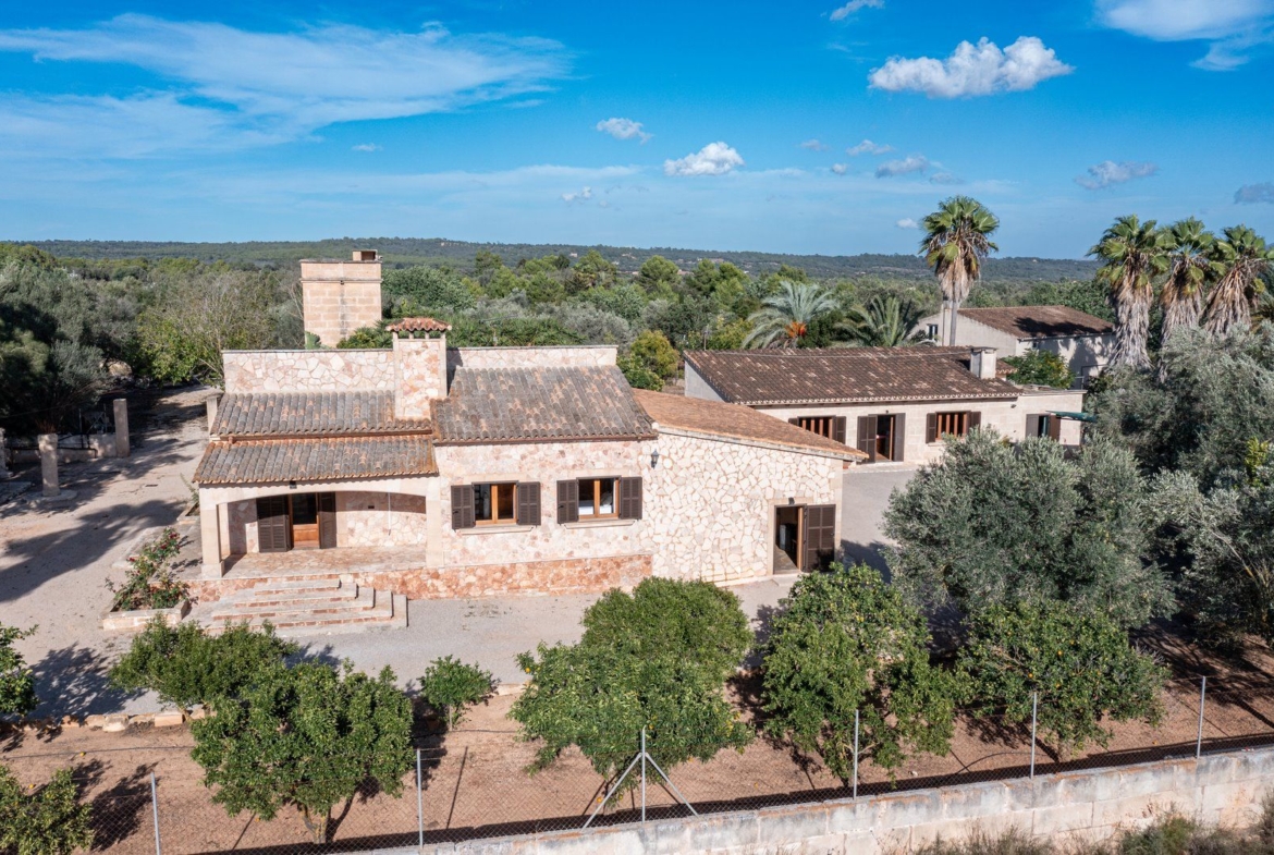 Casa de campo con piscina y casa de invitados en Campos