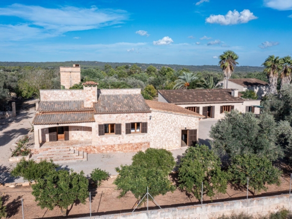 Casa de campo con piscina y casa de invitados en Campos