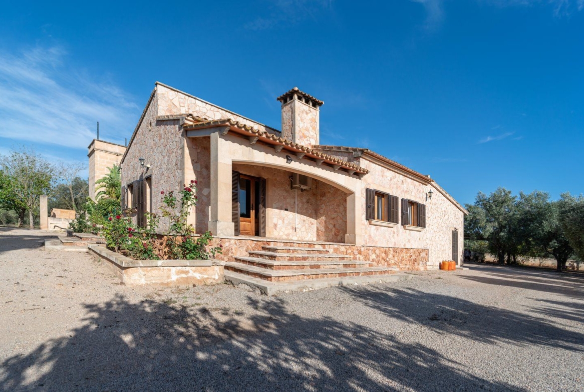 Casa de campo con piscina y casa de invitados en Campos