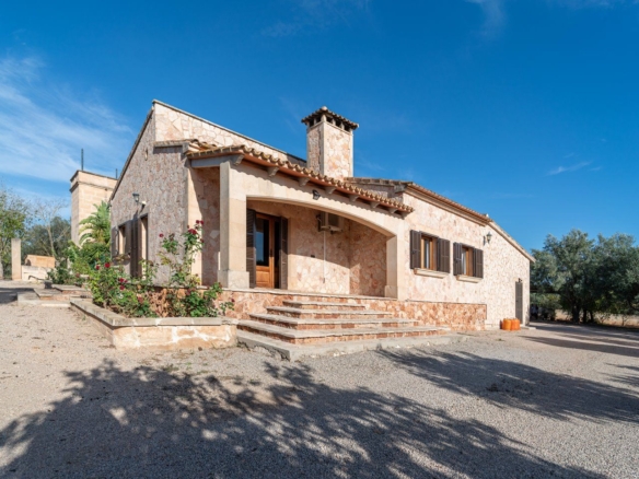 Casa de campo con piscina y casa de invitados en Campos