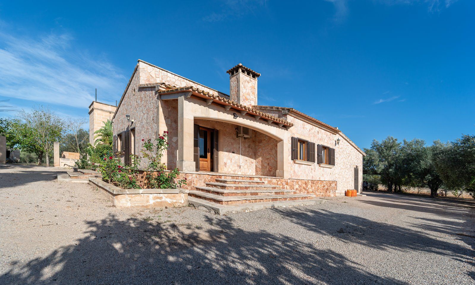 Casa de campo con piscina y casa de invitados en Campos