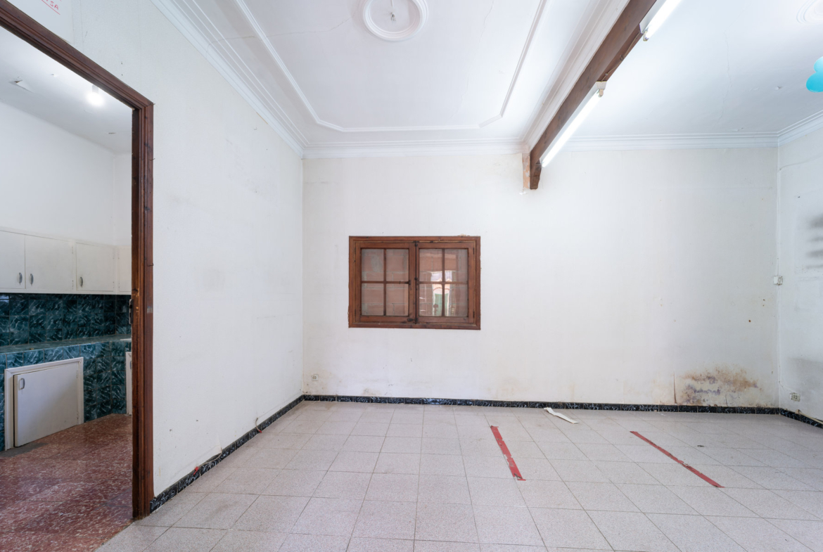 2-Bed Fixer-Upper With Garden in Son Sardina, Palma