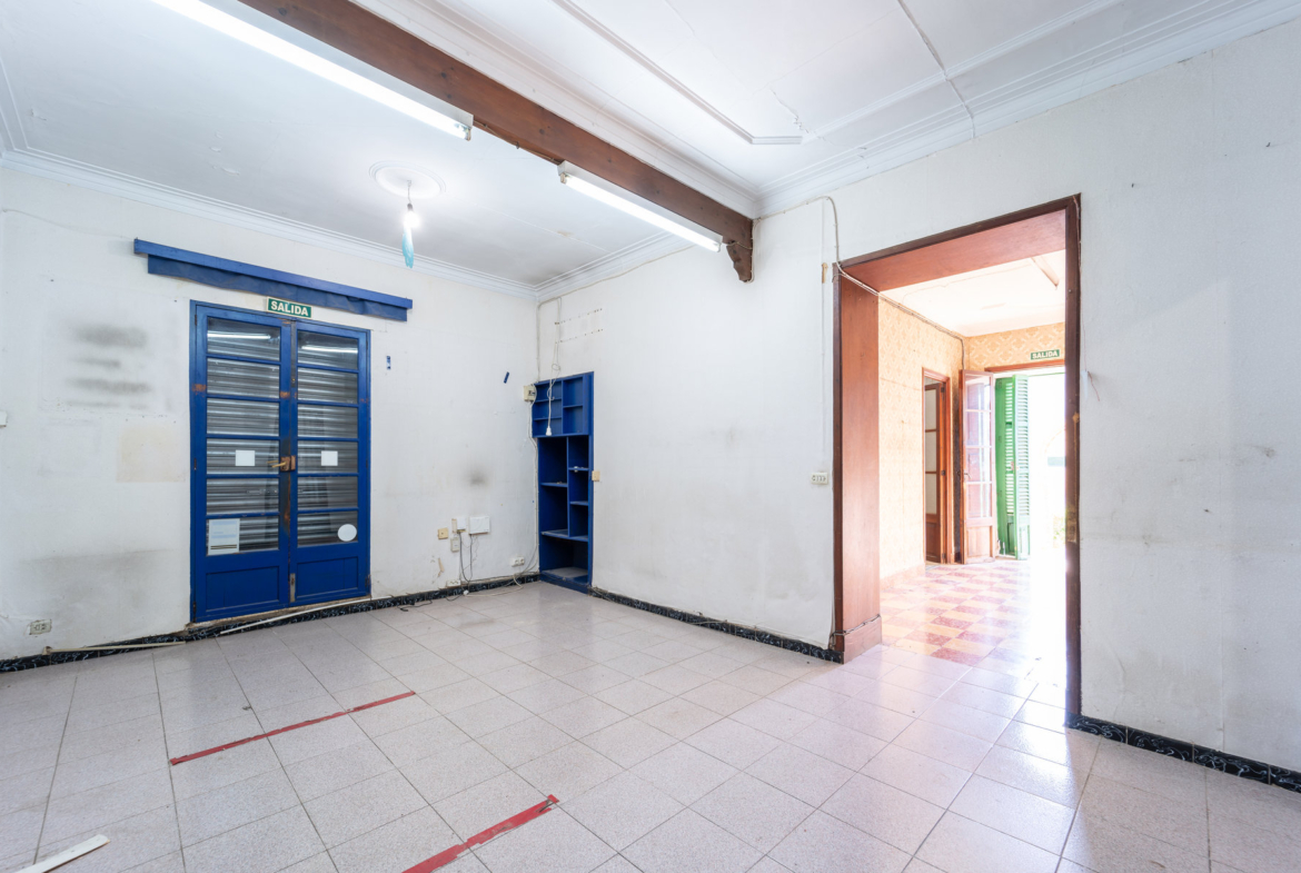 2-Bed Fixer-Upper With Garden in Son Sardina, Palma
