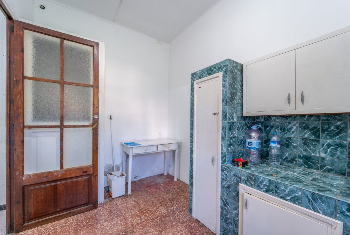 2-Bed Fixer-Upper With Garden in Son Sardina, Palma