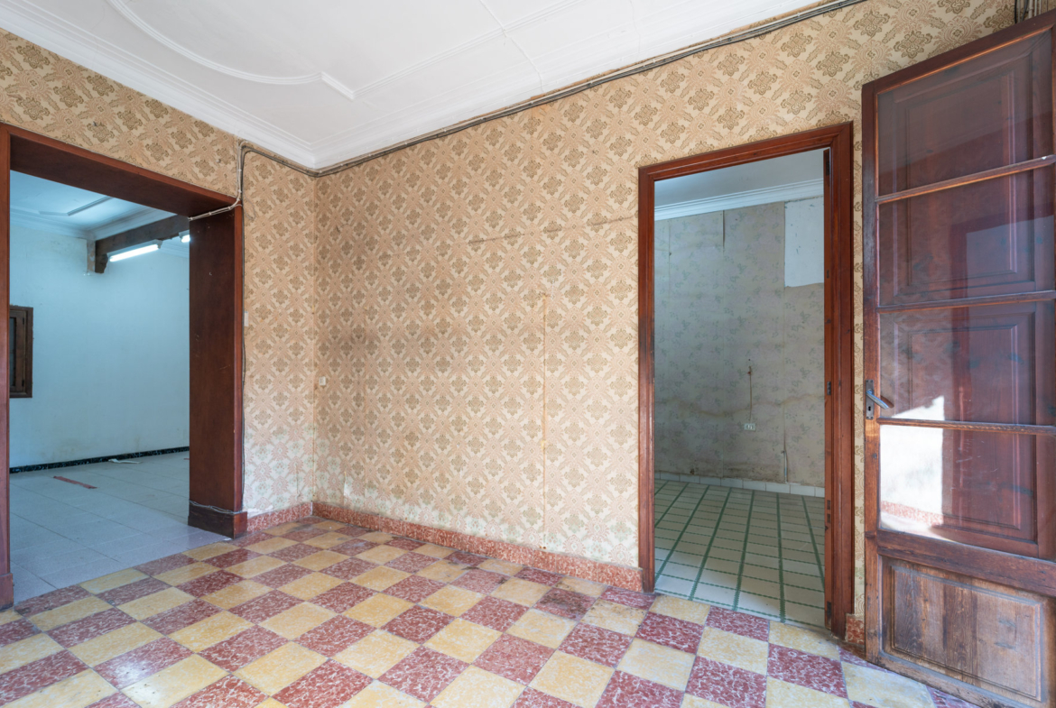 2-Bed Fixer-Upper With Garden in Son Sardina, Palma