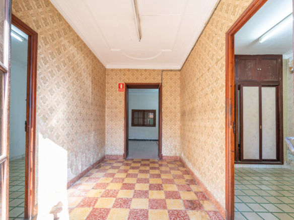 Casa a reformar con jardín en Son Sardina, Palma