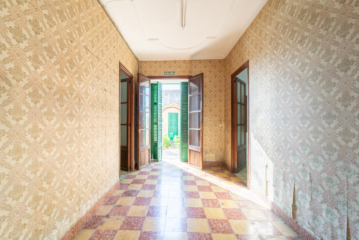 2-Bed Fixer-Upper With Garden in Son Sardina, Palma