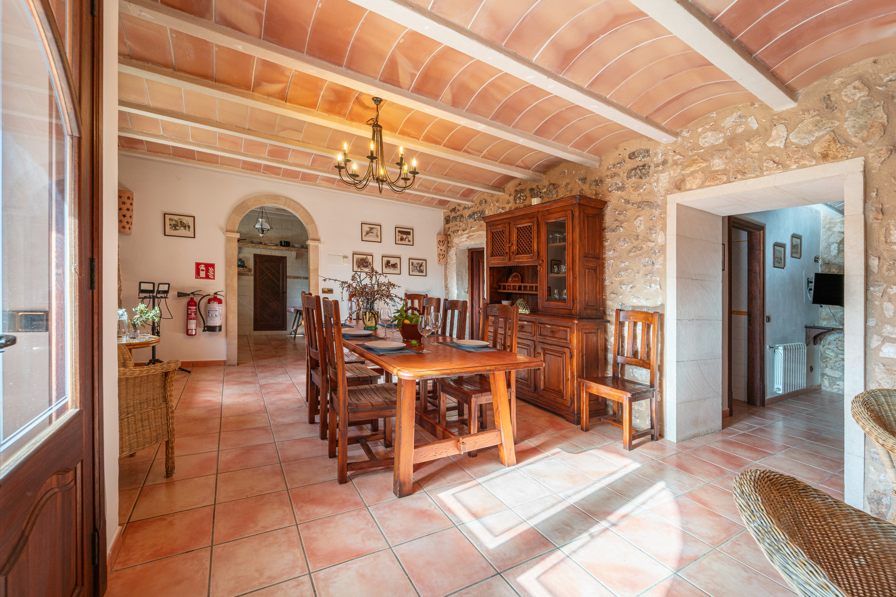 1394-Country-Estate-for-sale-with-swimming-pool-in-Santanyi-11.jpg Landhaus in Santanyí mit Pool, 5 Schlafzimmern & Terrassen
