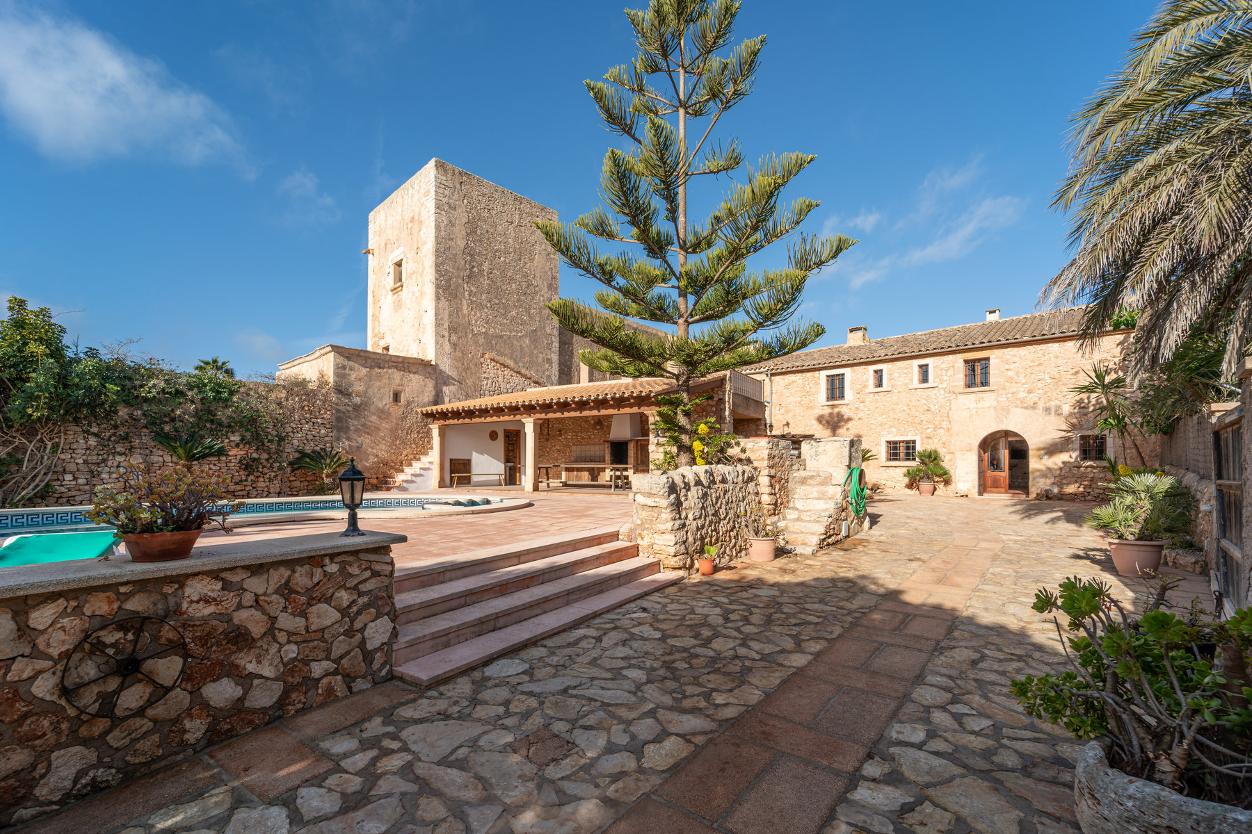 1394-Country-Estate-for-sale-with-swimming-pool-in-Santanyi-2.jpg Casa de campo en Santanyí con piscina, 5 dormitorios y terraza
