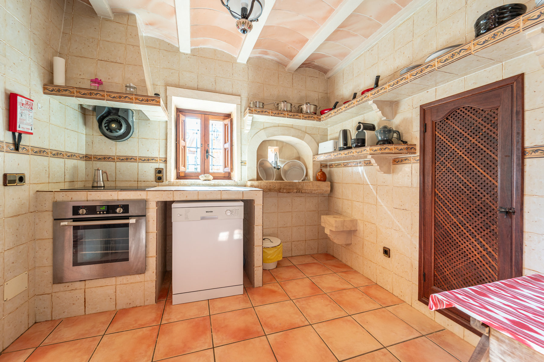 1394-Country-Estate-for-sale-with-swimming-pool-in-Santanyi-20.jpg Landhaus in Santanyí mit Pool, 5 Schlafzimmern & Terrassen